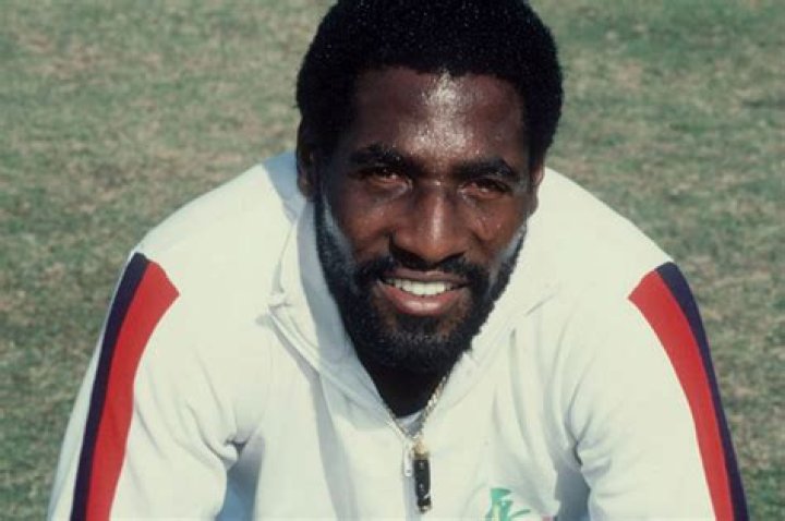 15 famous athletes who excelled in more than one sport Slide 1 of 15