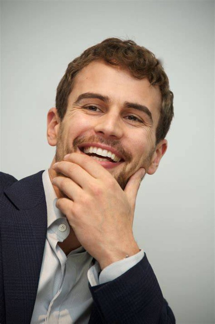 19 Theo James Moments That Simply Couldn't Be Sexier Theo james