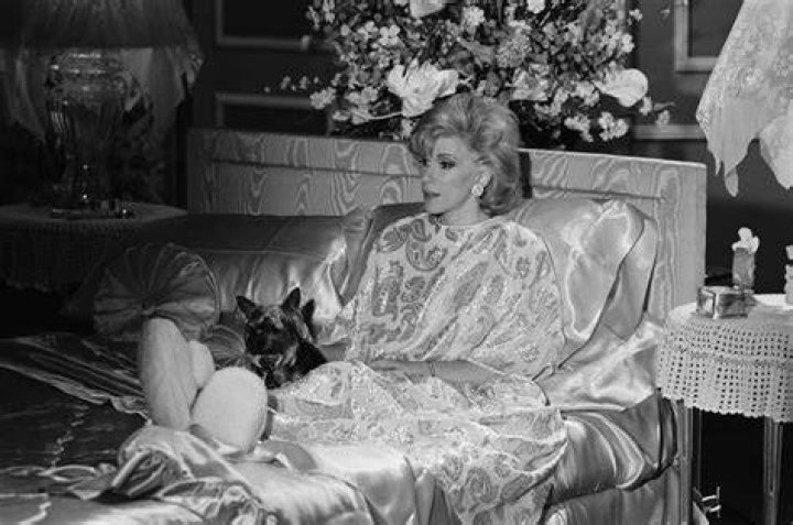 30 Painfully Glamorous Photos of OldHollywood Celebrities Lounging In