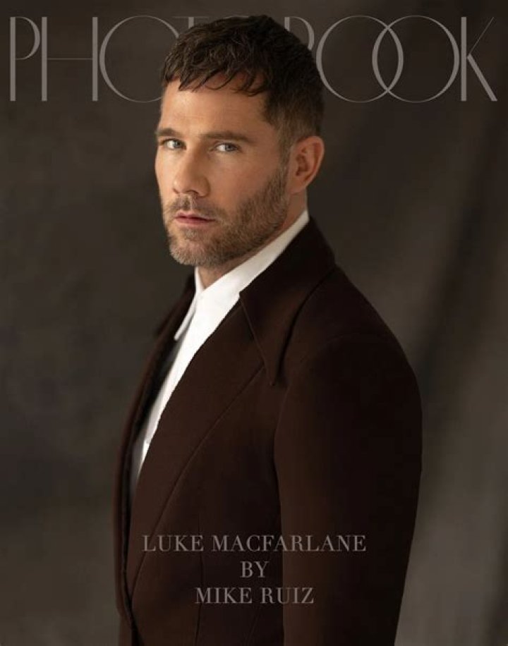 33 best Luke MacFarlane images on Pinterest Gay guys, Gay men and Big