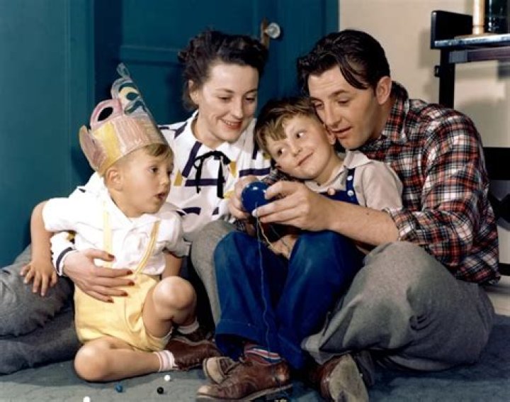 About Robert Mitchum Wife, Children, Death, Net Worth, Died, Family
