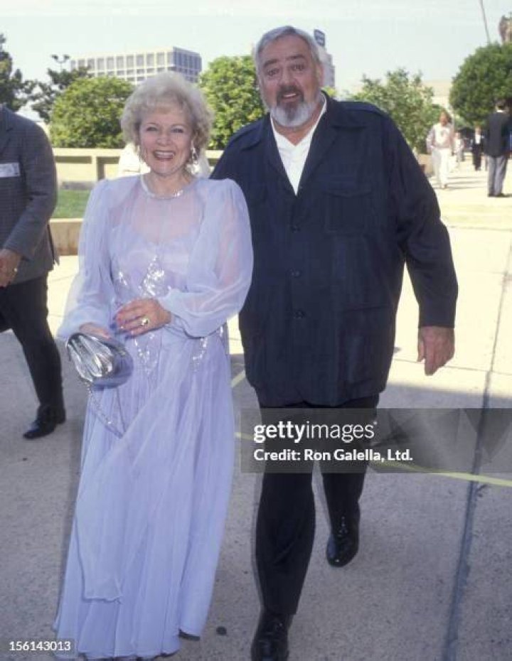 Actress Betty White and actor Raymond Burr attend the 38th Annual