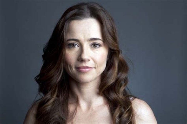Actresse Linda Cardellini Body Measurements