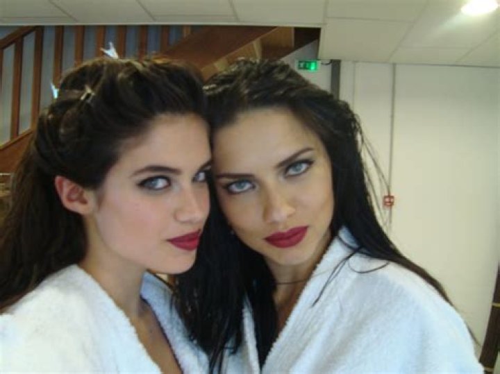 Adriana Lima finally met her sister!
