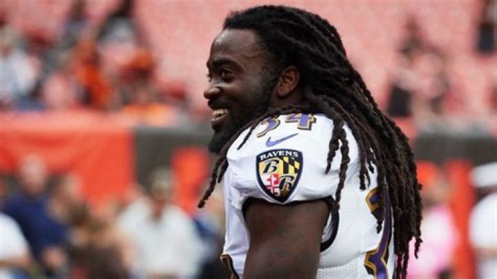Alex Collins Former NFL star dies aged 28 after motorbike crash NFL