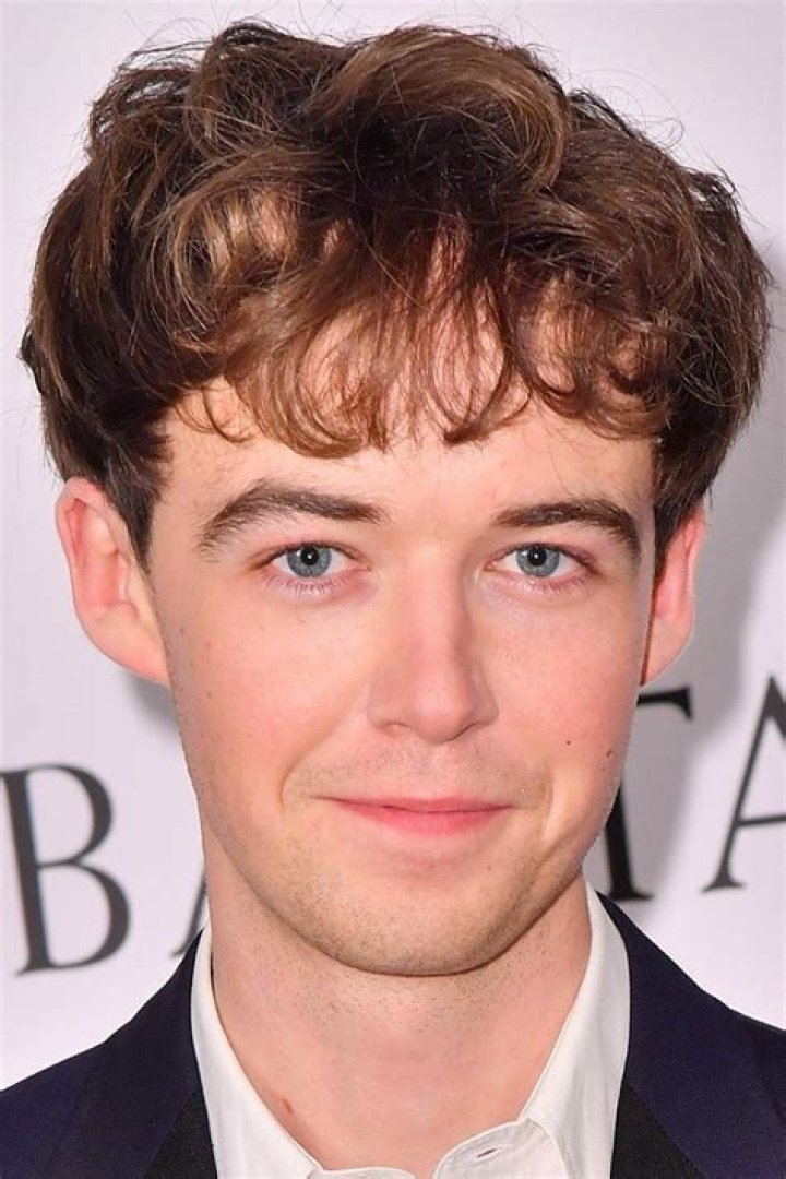 Alex Lawther Cute actors, Man photo, Indie films