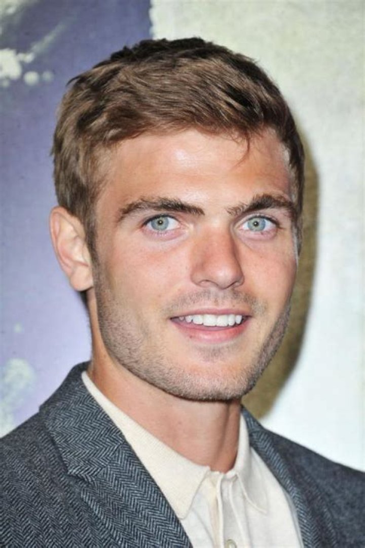 Alex Roe Profile, Photos, News, Bio CelebNest