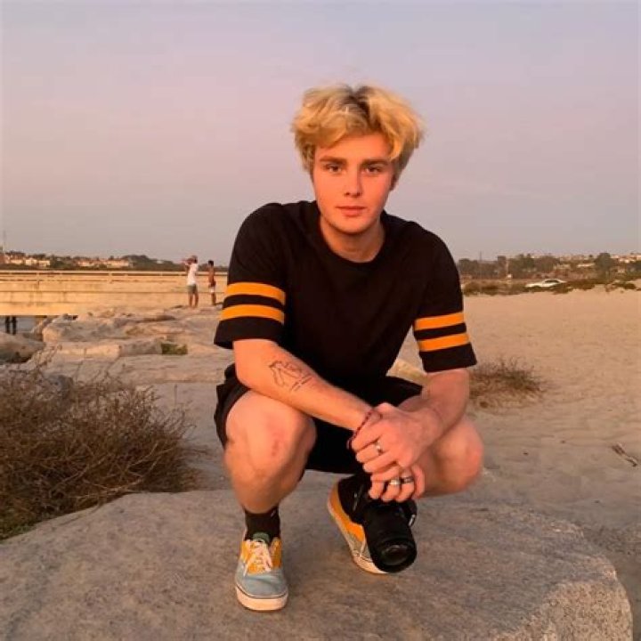Alex Warren Tik Tok Age, Net Worth, Height, Wiki, Bio