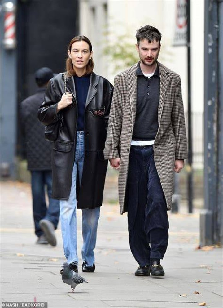 Alexa Chung : Family, Boyfriend, Net Worth &amp; Haircut