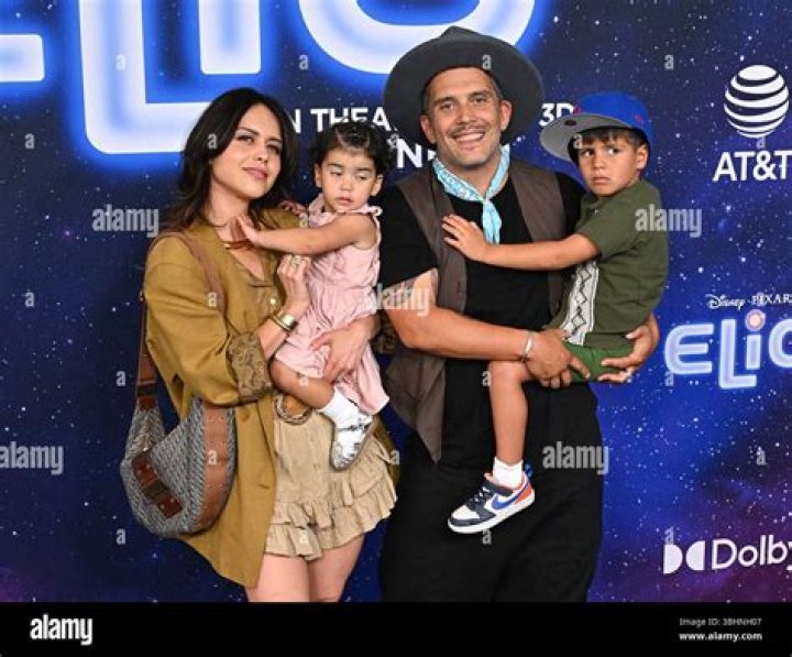 Alyssa Diaz and Gustavo Galindo at the Entertainment Weekly PreSAG