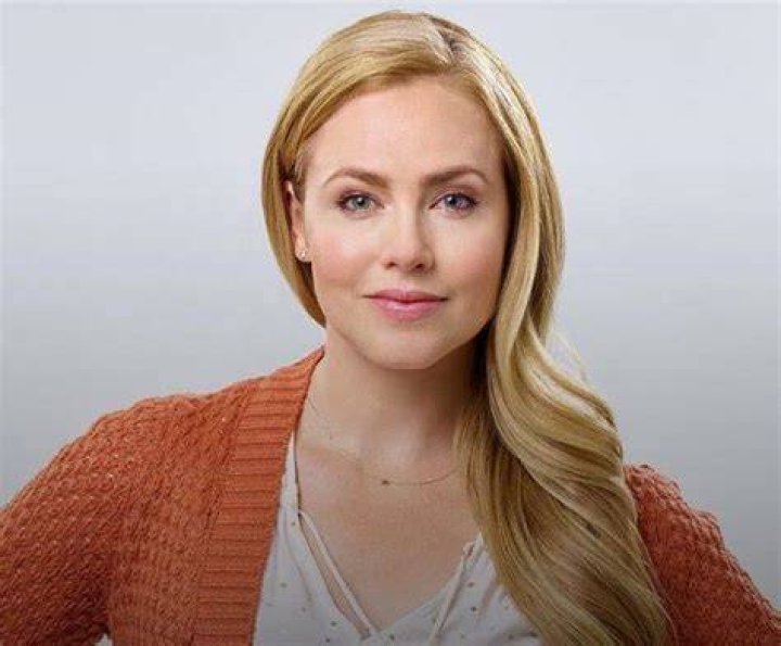 Amanda Schull Wiki, Bio, Age, Net Worth, and Other Facts Facts Five