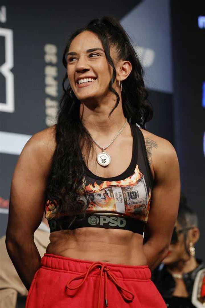Amanda Serrano goes for undisputed championship vs. Erika Cruz