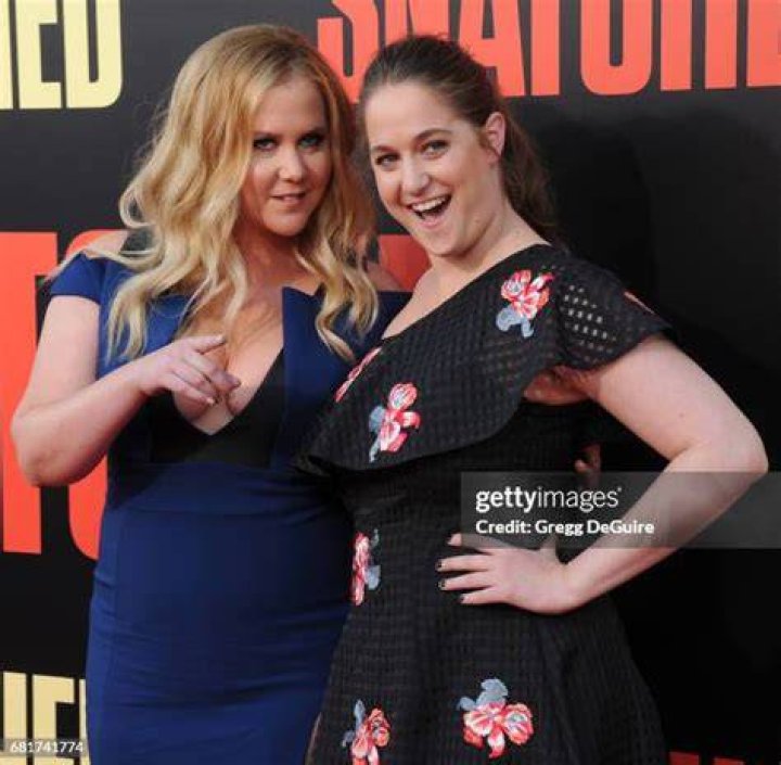 Amy Schumer and sister Kim arrive at 2016 Emmy Awards looking like