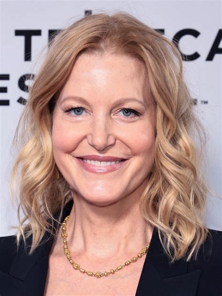 Anna Gunn Net Worth, Bio, Height, Family, Age, Weight, Wiki 2024