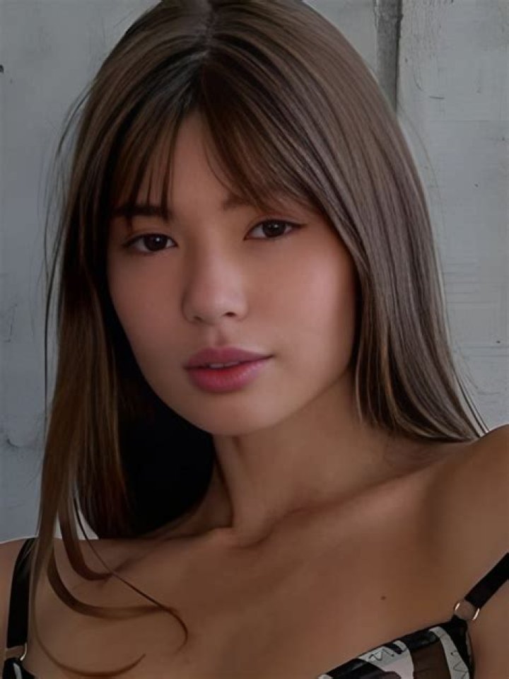 Anna Ralphs (Model) Age, Biography, Height, Wiki, Weight, Photos