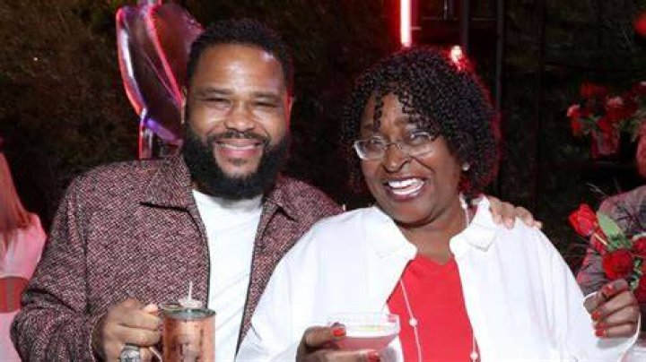 Anthony Anderson Heads to Europe With His Mom Doris for New E! Reality