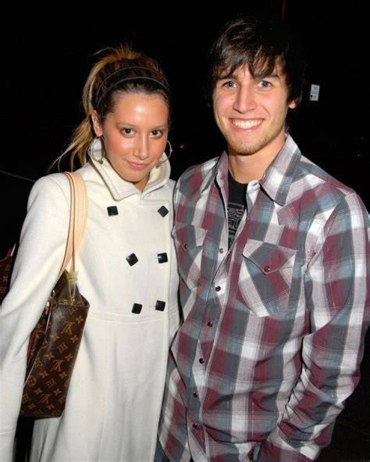 Ashley Tisdale & Jared Murillo Hit Up Hospital Photo 56971 Photo