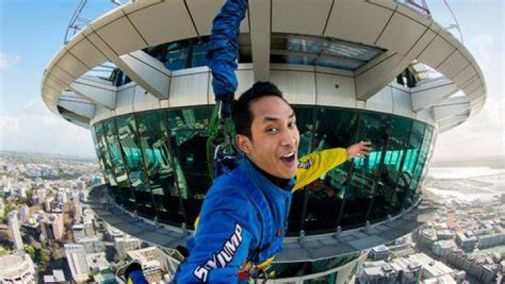 AUCKLAND SKYJUMP FUNNY VIDEO NEW ZEALAND BUNGEE YouTube