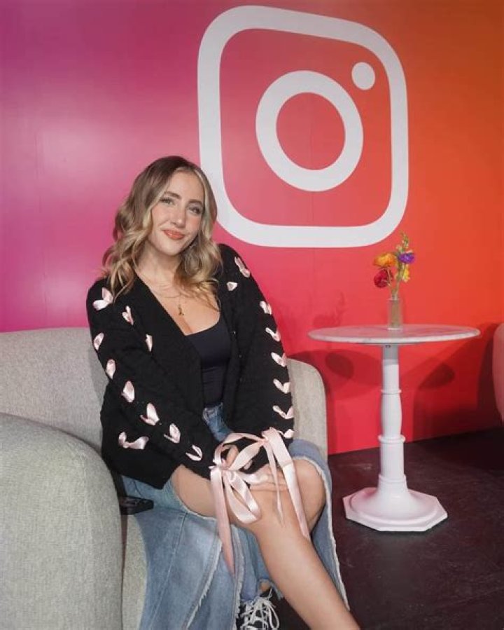 Ava Kolker Photos 09/29/2020 &bull; CelebMafia