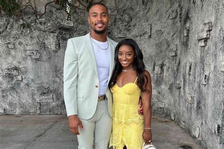 B. Simone Bio, Age, Boyfriend 2021, Wiki, Net Worth, Family, Height