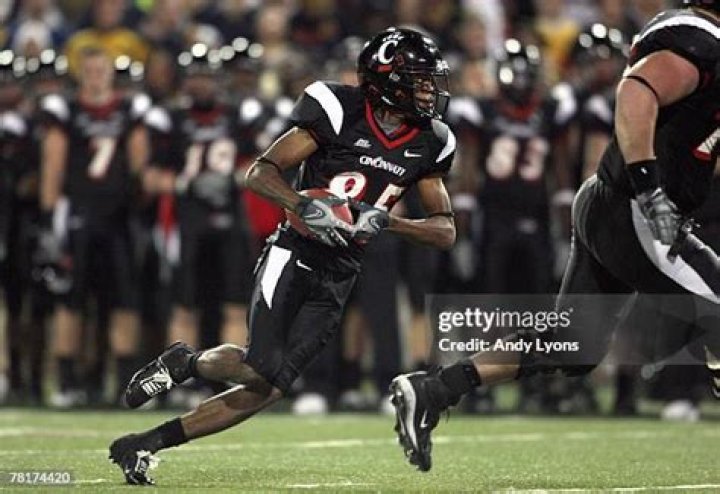 Bearcats DC Marcus Freeman named Semifinalist for Broyles Award The