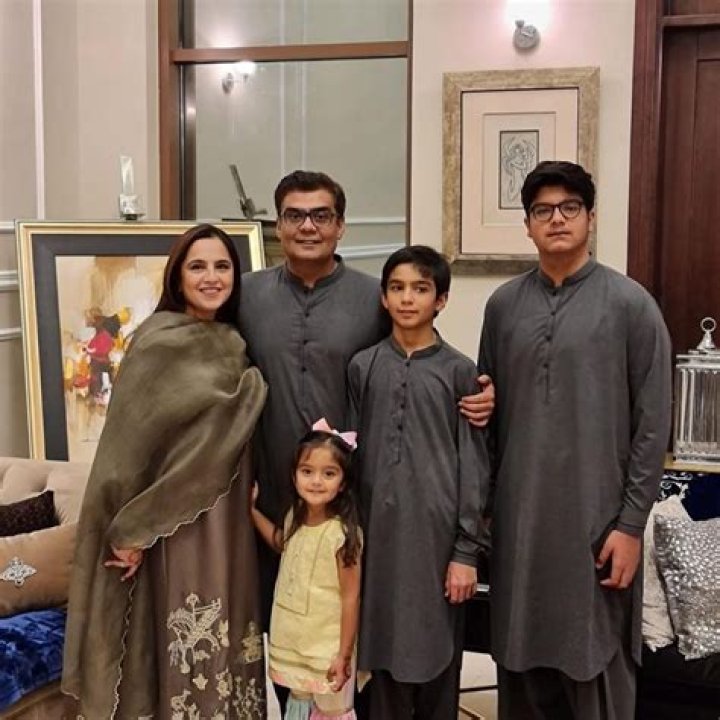 Beautiful Pictures of Salman Iqbal With His Wife And Kids