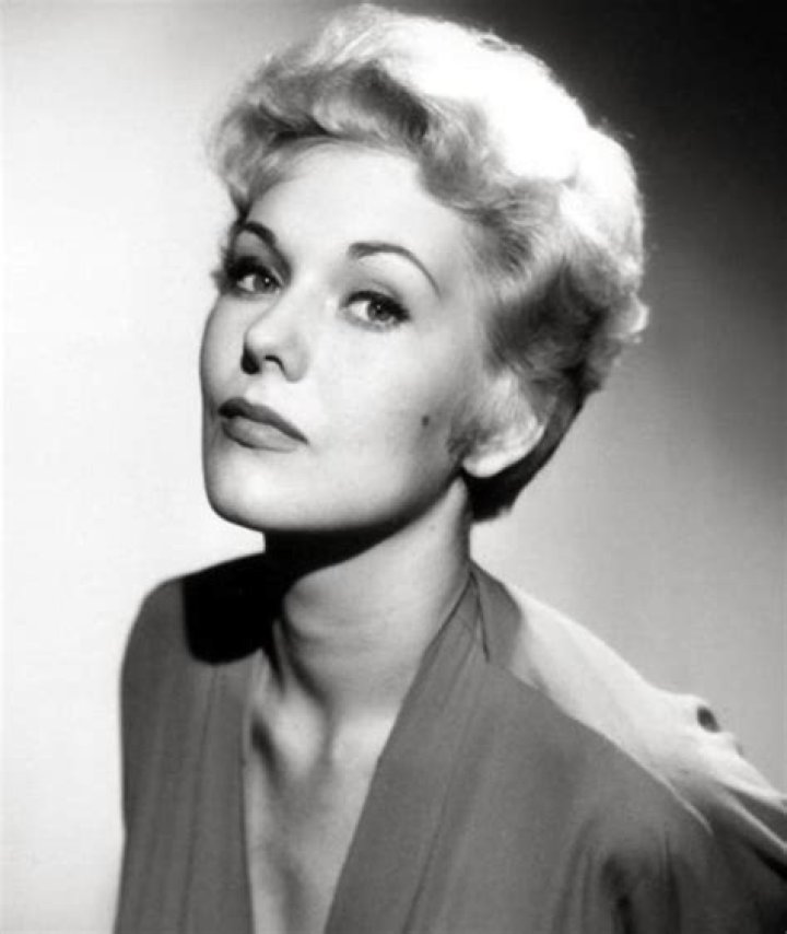 Bek Nelson