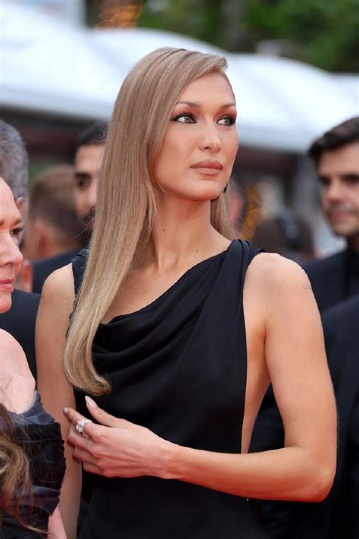 Bella Hadid Wants You To Dress Like A Formula One Racer ELLE Australia
