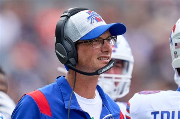 Bills OC Ken Dorsey addresses his coaching box meltdown