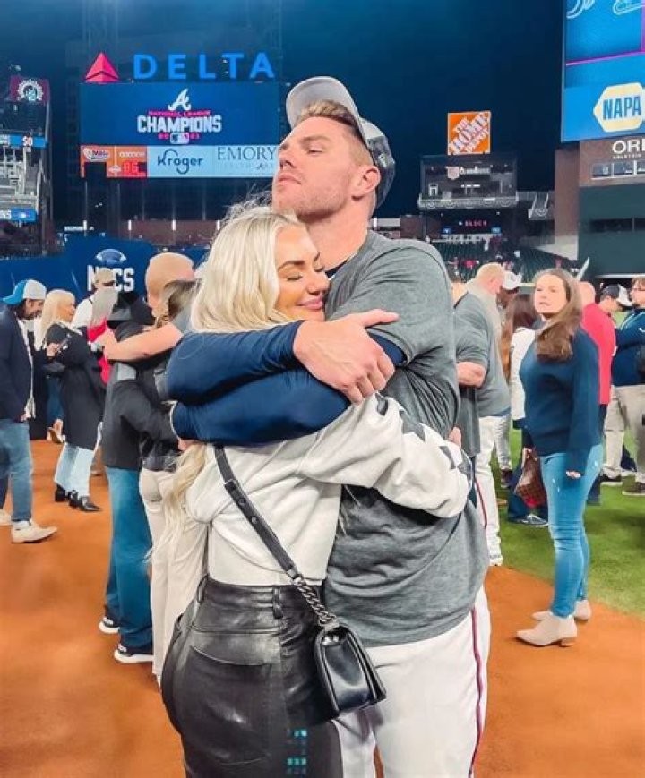 Braves’ Freddie Freeman, wife Chelsea open up about newborn sons