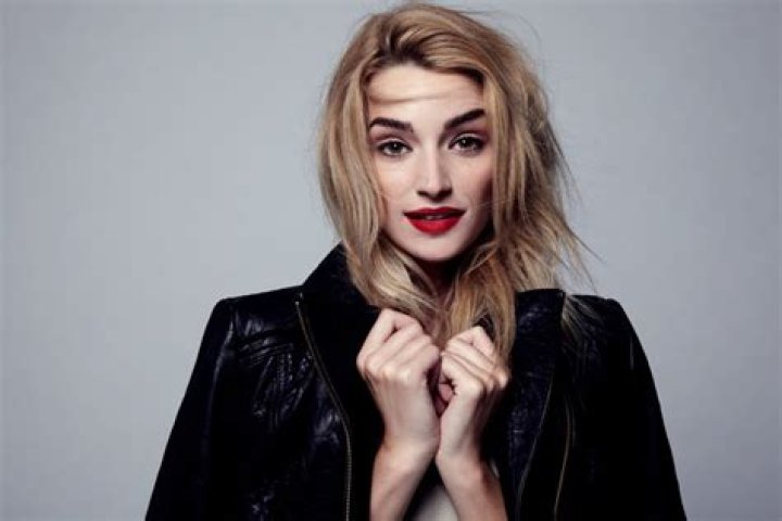 Brianne Howey Age, Biography, Height, Net Worth, Family & Facts