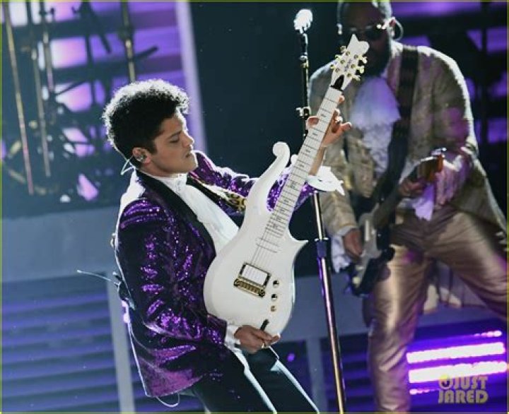 Bruno Mars pays tribute to mother Bernadette at Super Bowl Halftime