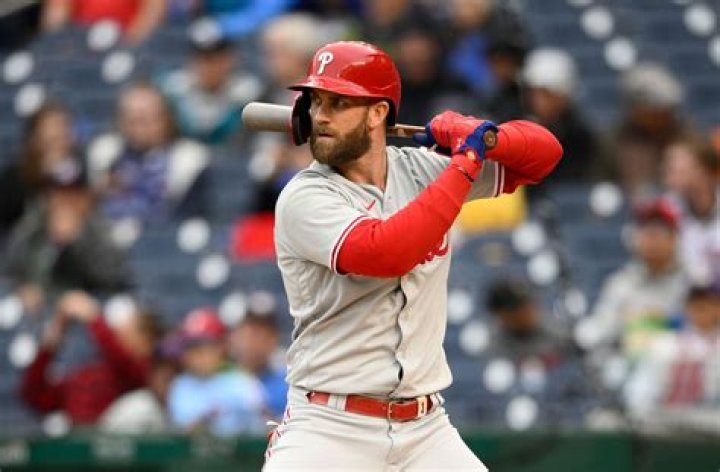 Bryce Harper's wife reacts to woman who tried to slide into his DMs