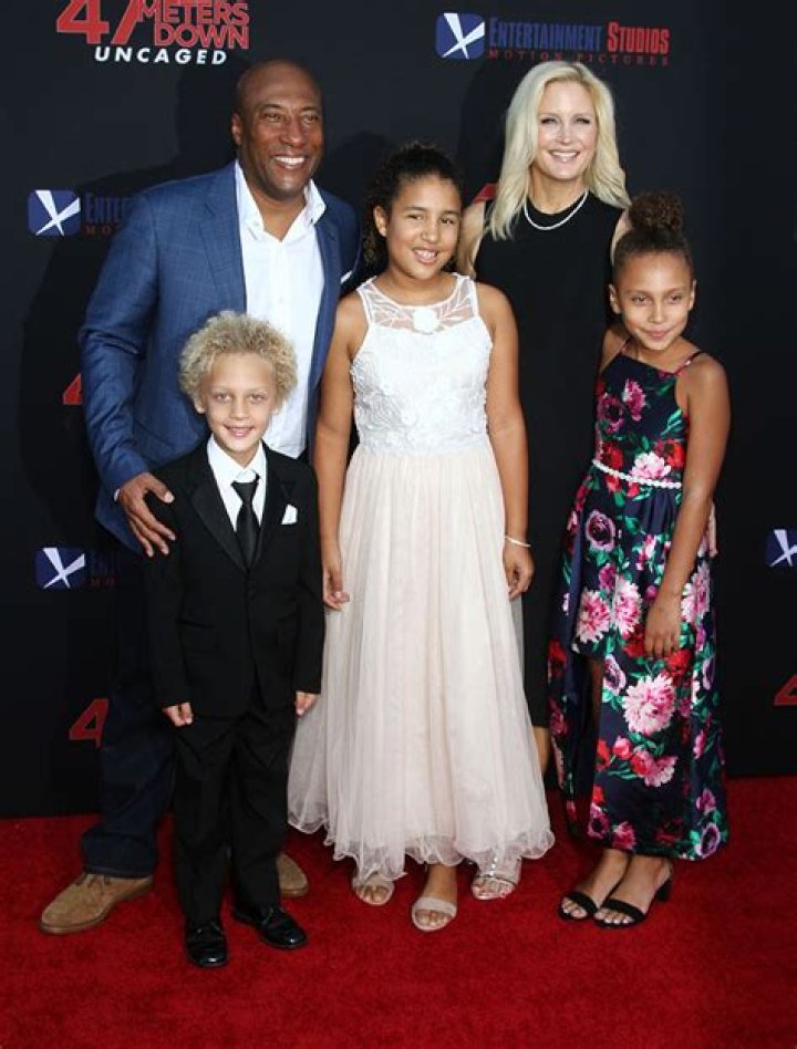 Byron Allen Buys 11 More TV Stations for 290M