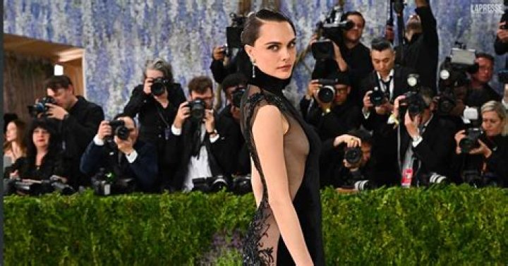 Cara Delevingne's Feet wikiFeet Cara delevingne, Heels, Feet