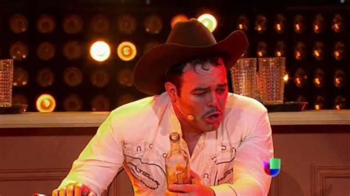Carlos Bardelli imita a Pedro Infante. Ella (Me Cans&eacute; de Rogarle) Alta