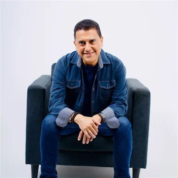 Carlos Calder&oacute;n Celebra sus 30 con un Indiscutible &Eacute;xito Internacional
