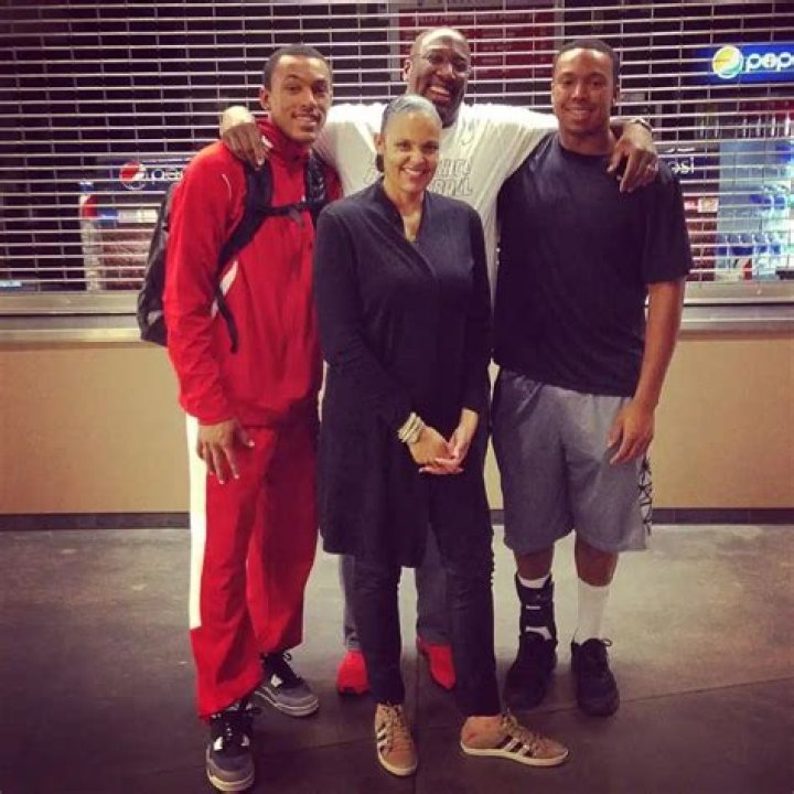 Carolyn Brown NBA Coach Mike Brown's Wife (Bio, Wiki)