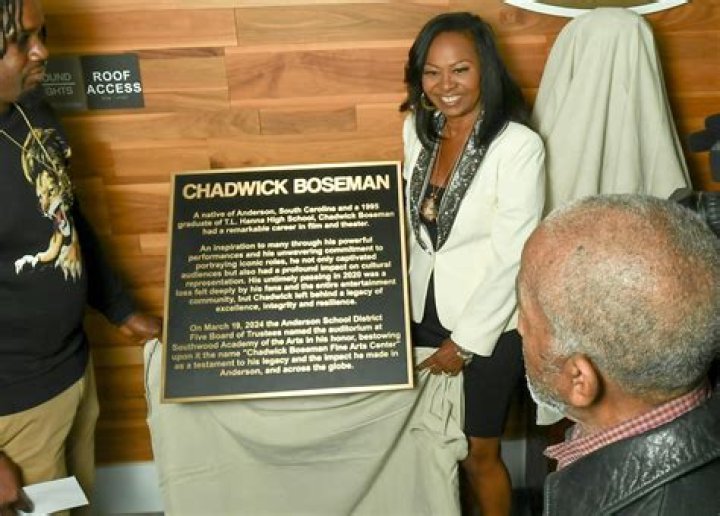 Chadwick Boseman&rsquo;s Wife Gives Powerful Tribute At 2021 Golden Globes