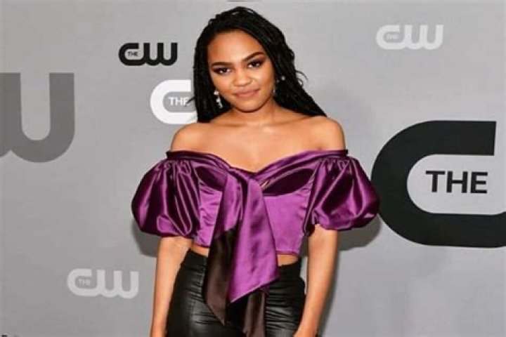China Anne McClain Biography, Age, Boyfriend mrDustBin