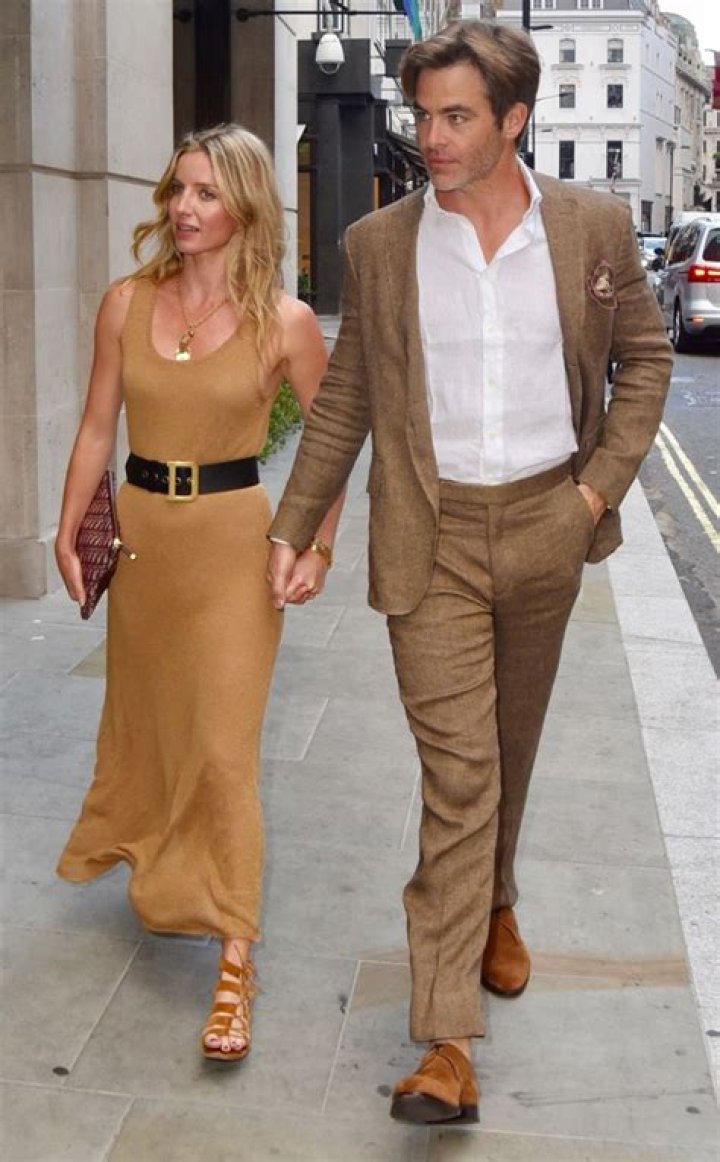 Chris Pine and Annabelle Wallis confirm romance rumours in London Daily Mail Online