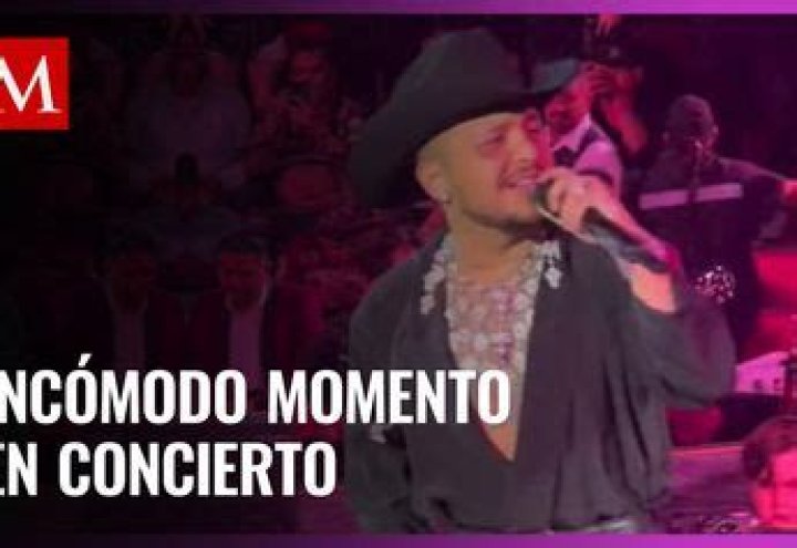 Christian Nodal pasa bochornoso momento por no saber "perrear" People