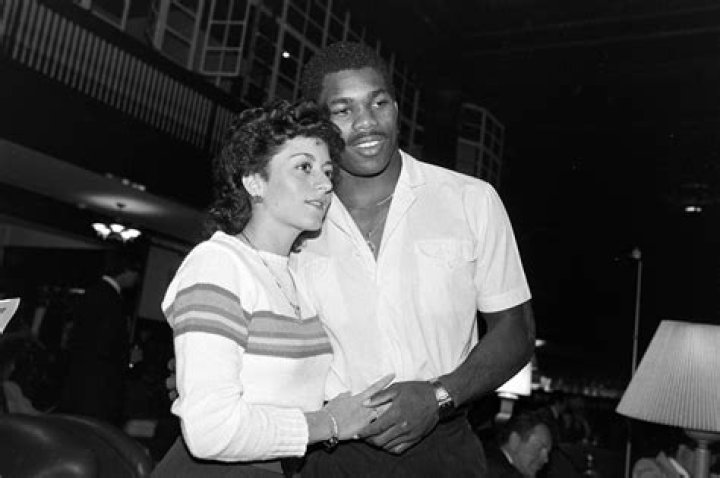 Cindy DeAngelis Grossman Is Herschel Walker's Exwife Facts about Her