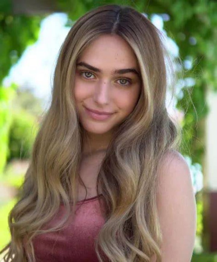 Claire Wire Bio, Age, Net Worth, Height, Married, Facts