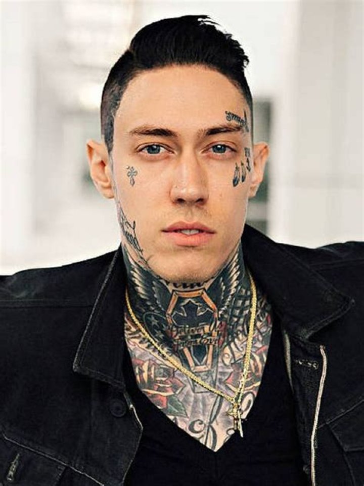 Comapre Trace Cyrus' height, weight, eyes, hair color with other celebs