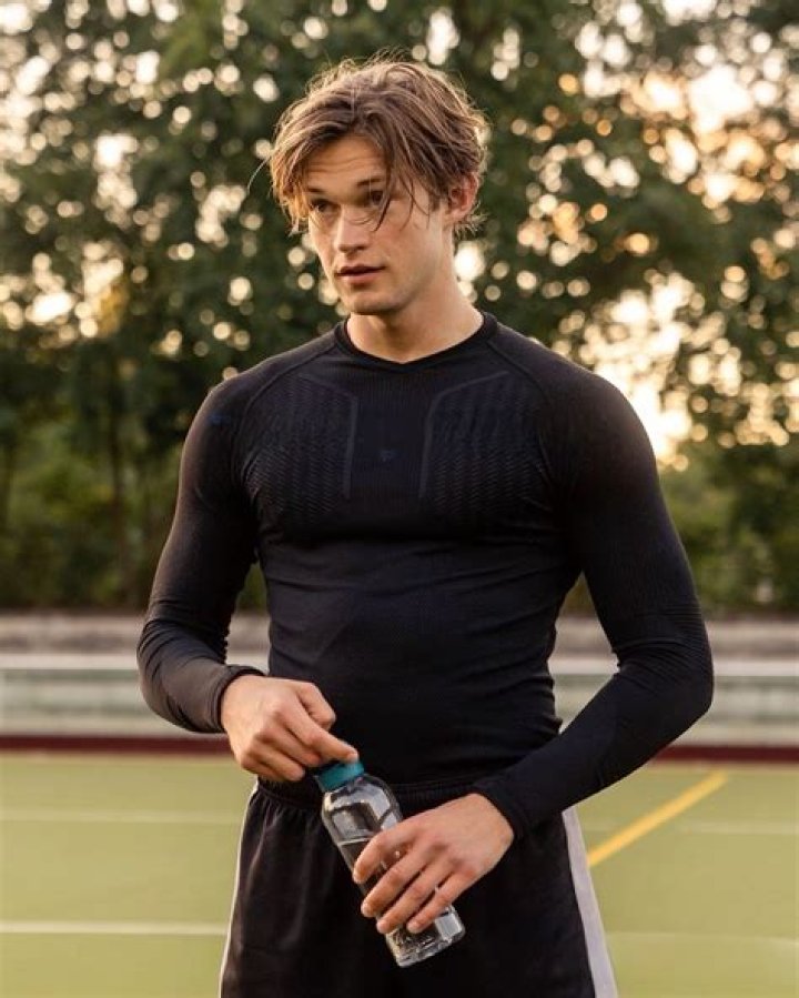 Crosby James Beaufort-Grinnell Height, Weight, Net Worth, Age, Birthday, Wikipedia, Who, Nationality, Biography