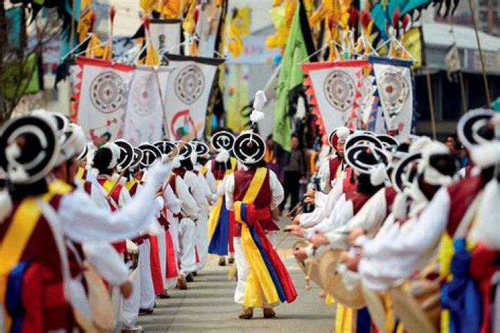 Culture, Roma4ribu