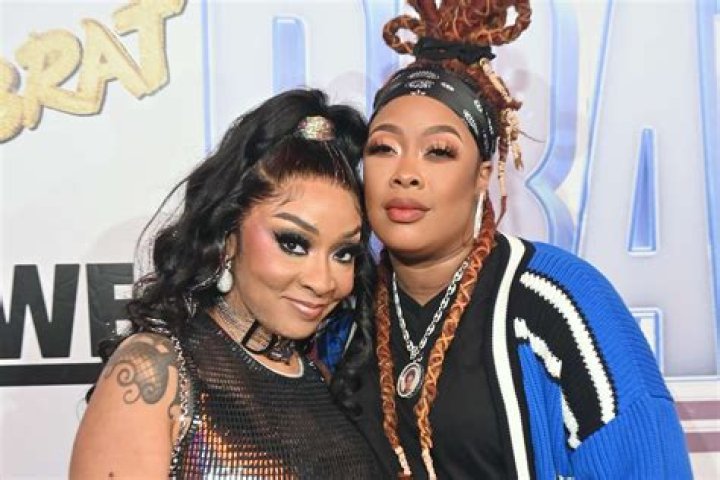 Da Brat && her mother! Pose! Celebrity families, Celebrity moms