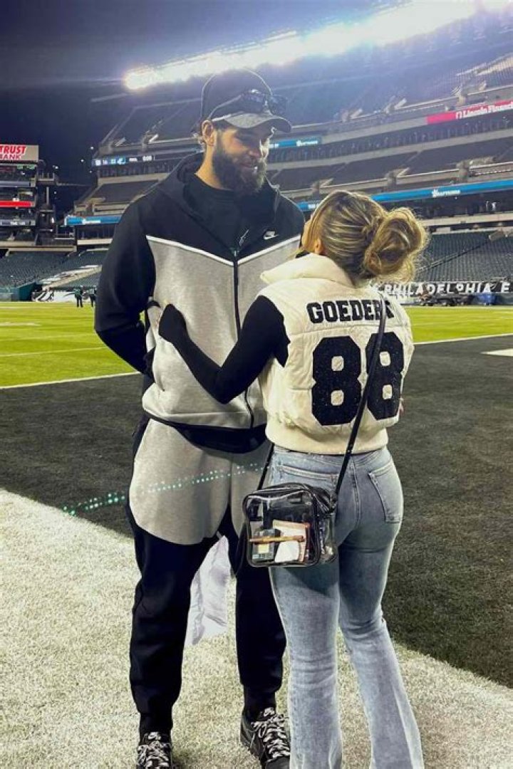 Dallas Goedert Girlfriend Aria Meyer (Bio, Photos)