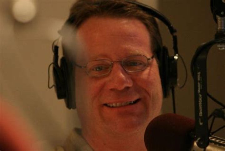 Dan McNeil Bio, Net Worth, Salary, Contract, Married, Wife, Family